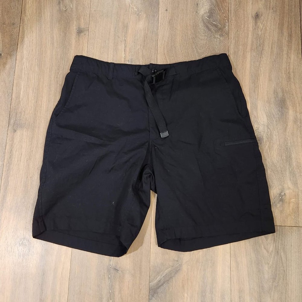 Uniqlo Black Cargo Large Men's Shorts (33-36 waist, 7 inch inseam)